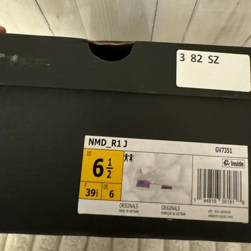 Adidas NMD_R1 ‘Silver Metallic plugs’ and cream white coloring - Size 6.5 - Picture 11 of 11